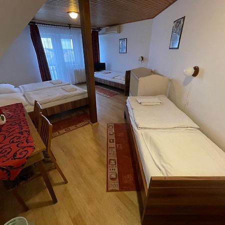 Koller Panzio Otel Bonyhád Dış mekan fotoğraf