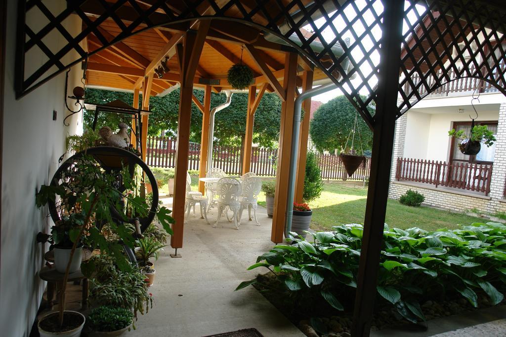 Koller Panzio Otel Bonyhád Dış mekan fotoğraf