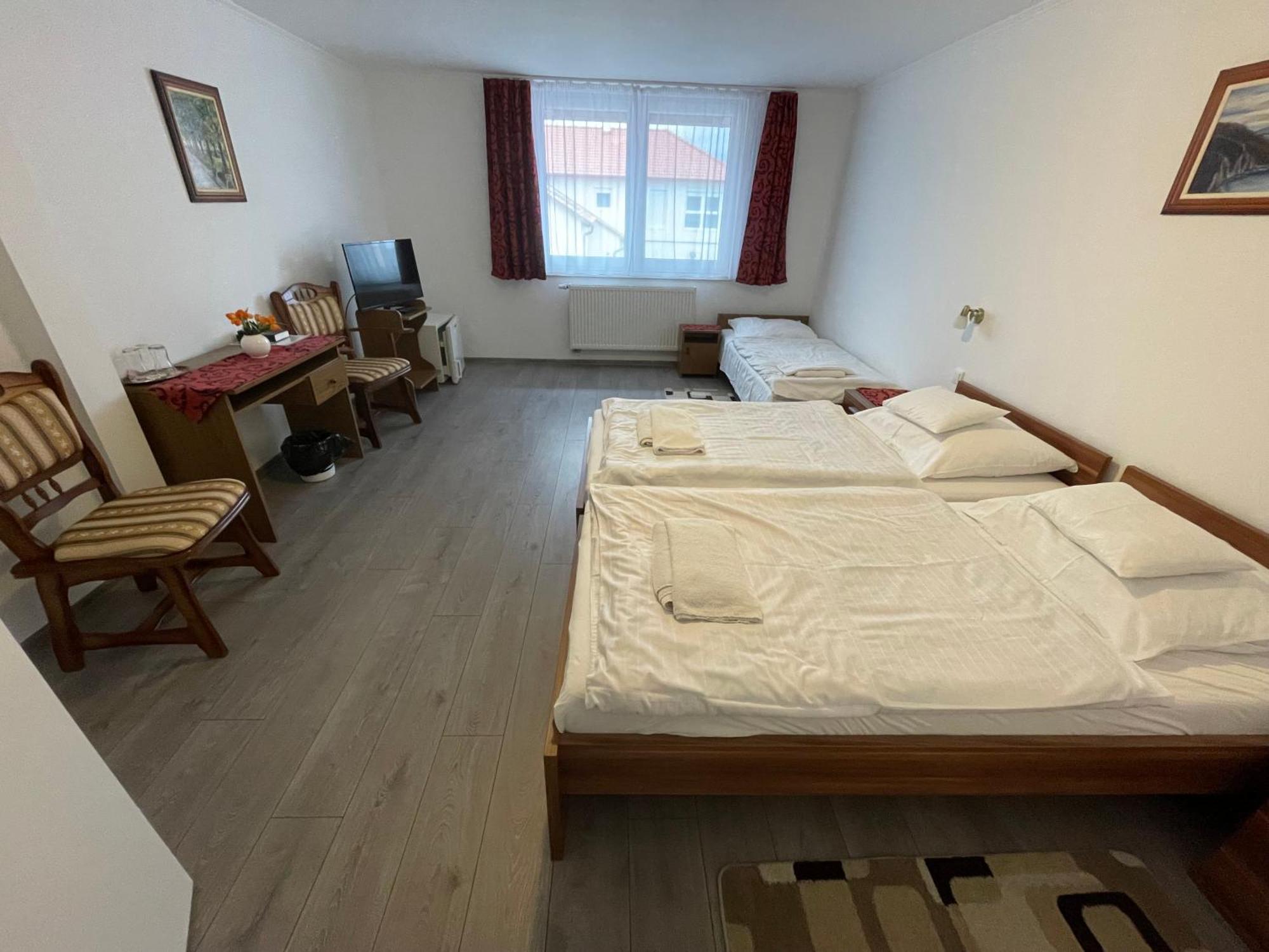 Koller Panzio Otel Bonyhád Dış mekan fotoğraf