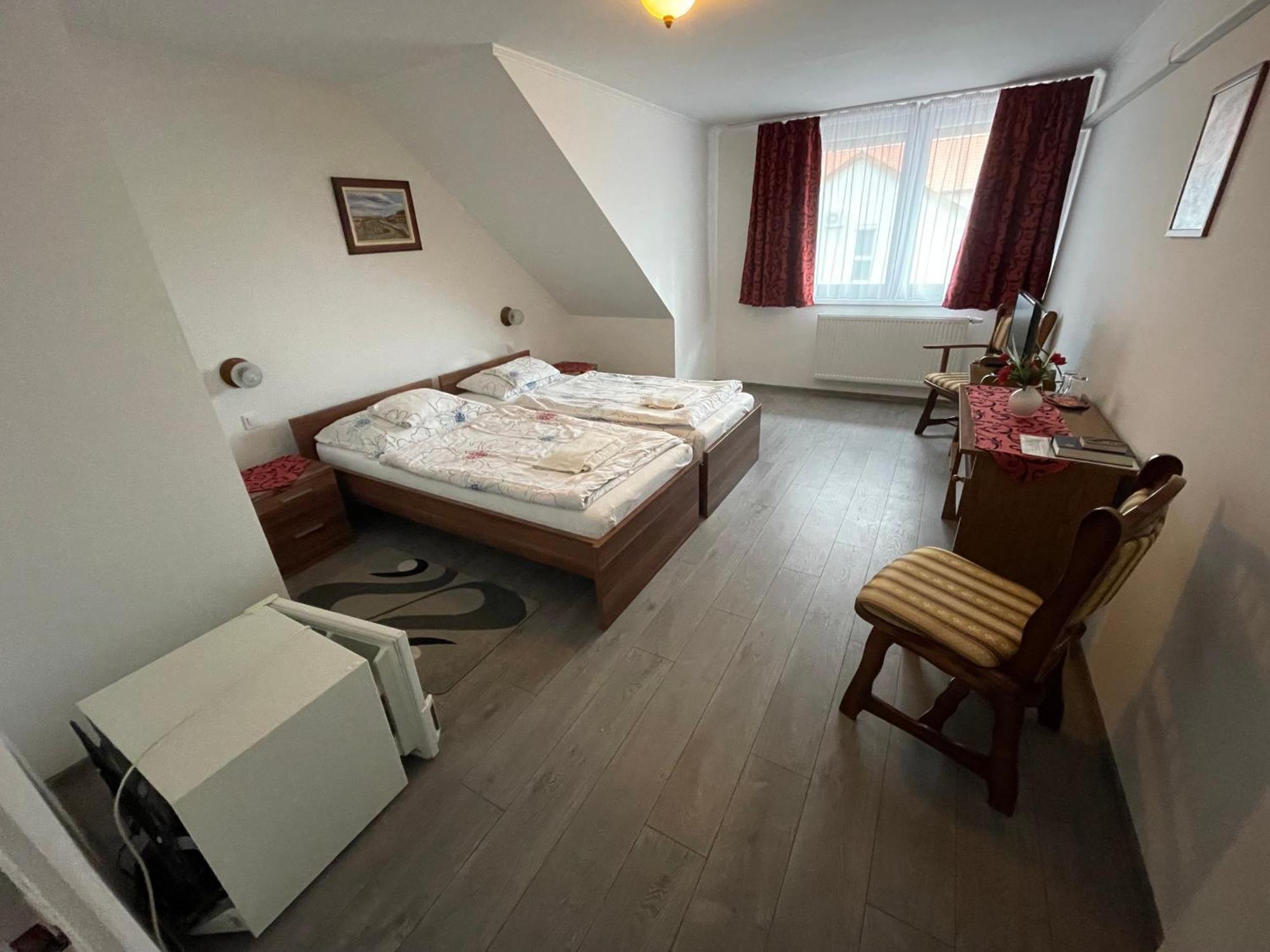 Koller Panzio Otel Bonyhád Dış mekan fotoğraf
