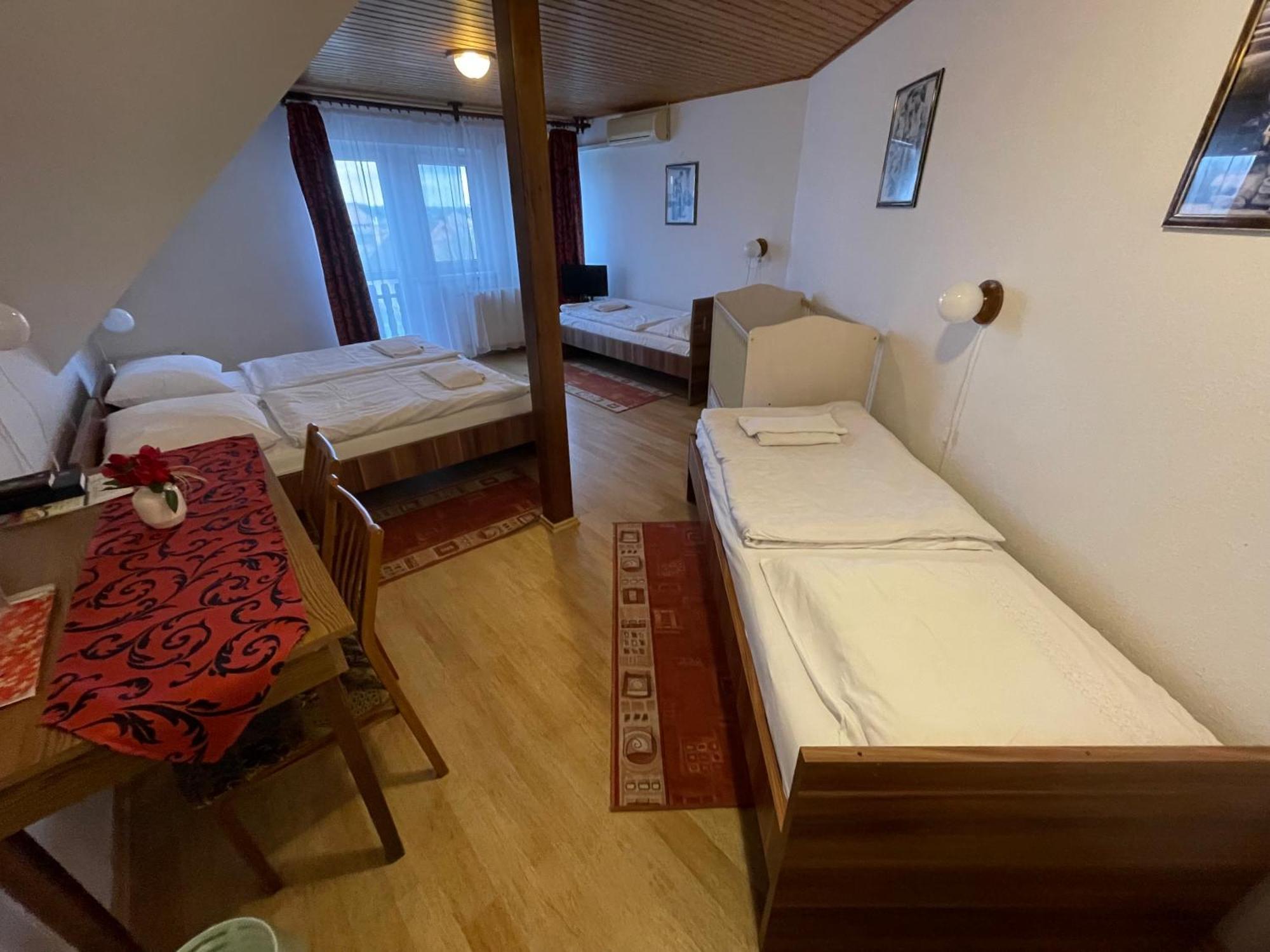 Koller Panzio Otel Bonyhád Dış mekan fotoğraf