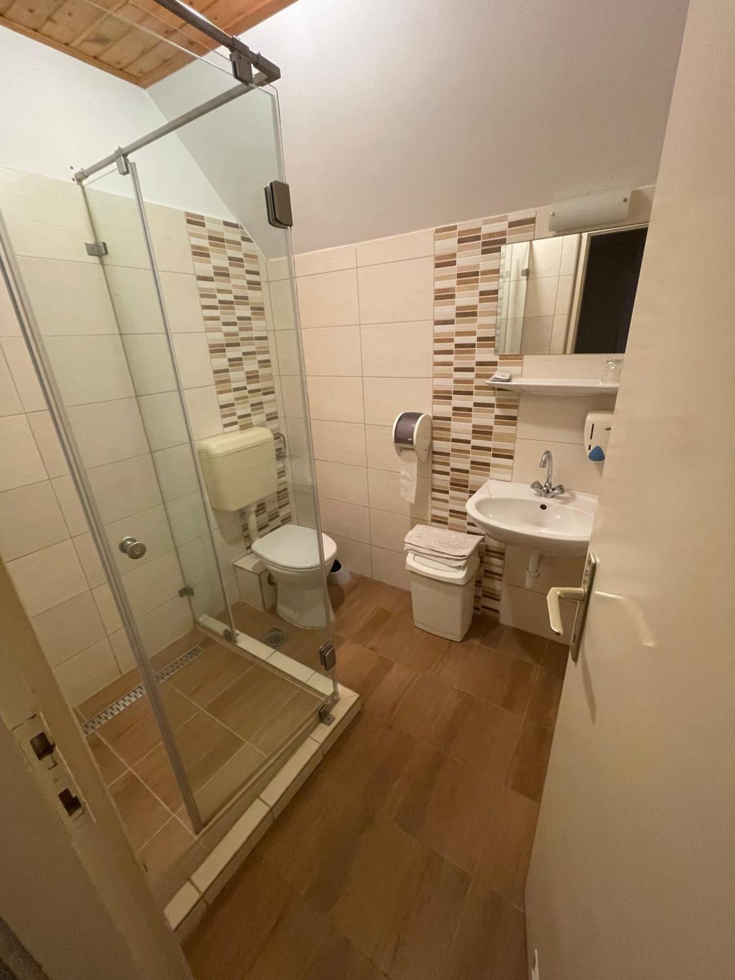 Koller Panzio Otel Bonyhád Dış mekan fotoğraf